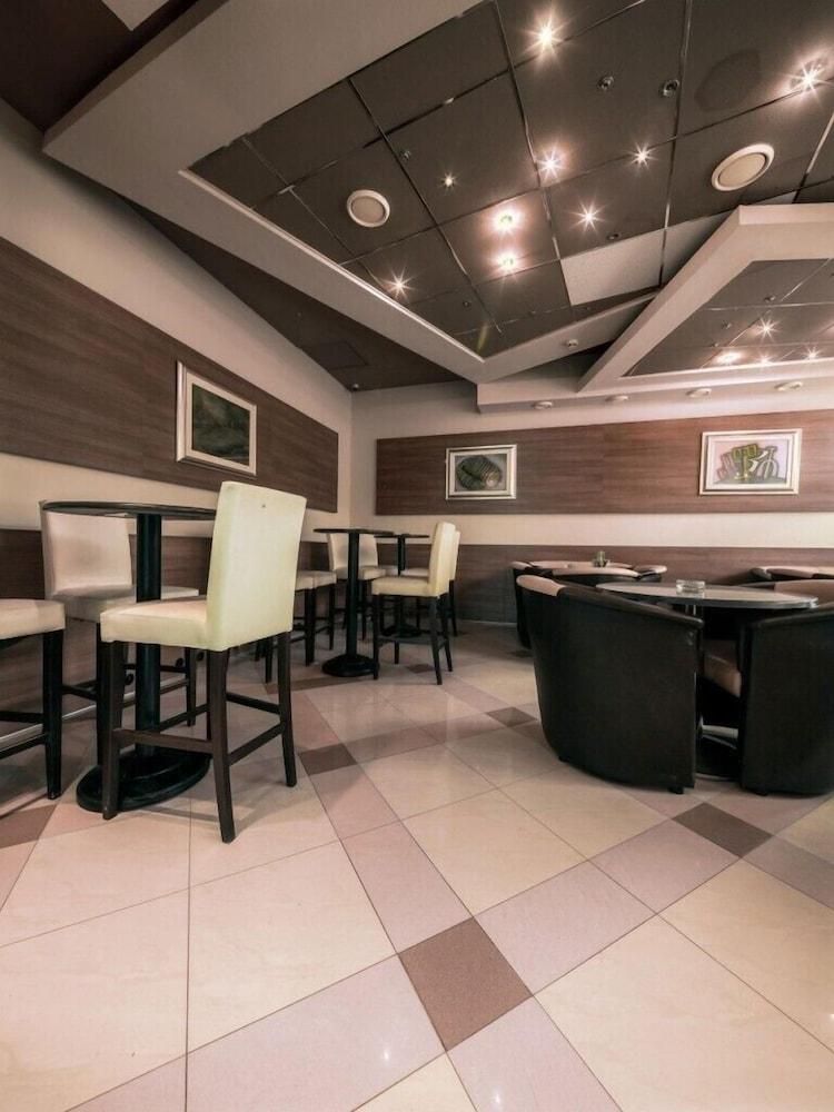 Hotel Macola Korenica Ngoại thất bức ảnh