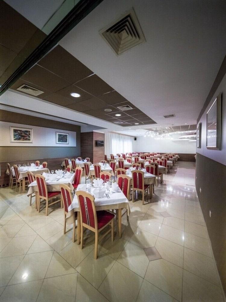 Hotel Macola Korenica Ngoại thất bức ảnh