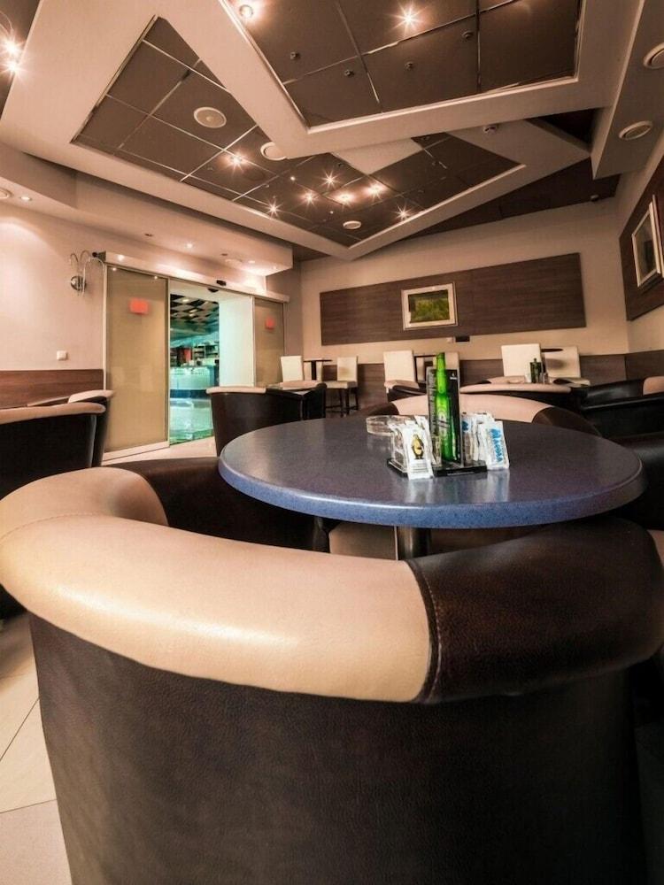 Hotel Macola Korenica Ngoại thất bức ảnh