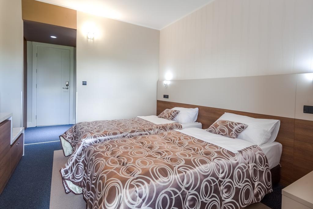Hotel Macola Korenica Ngoại thất bức ảnh