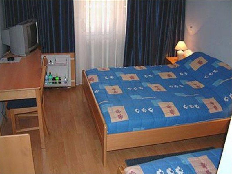 Hotel Macola Korenica Ngoại thất bức ảnh