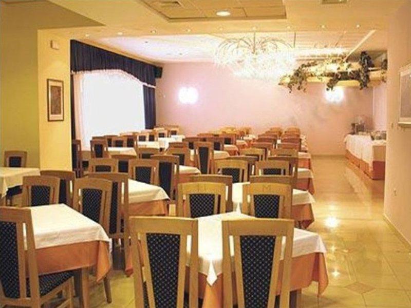 Hotel Macola Korenica Ngoại thất bức ảnh