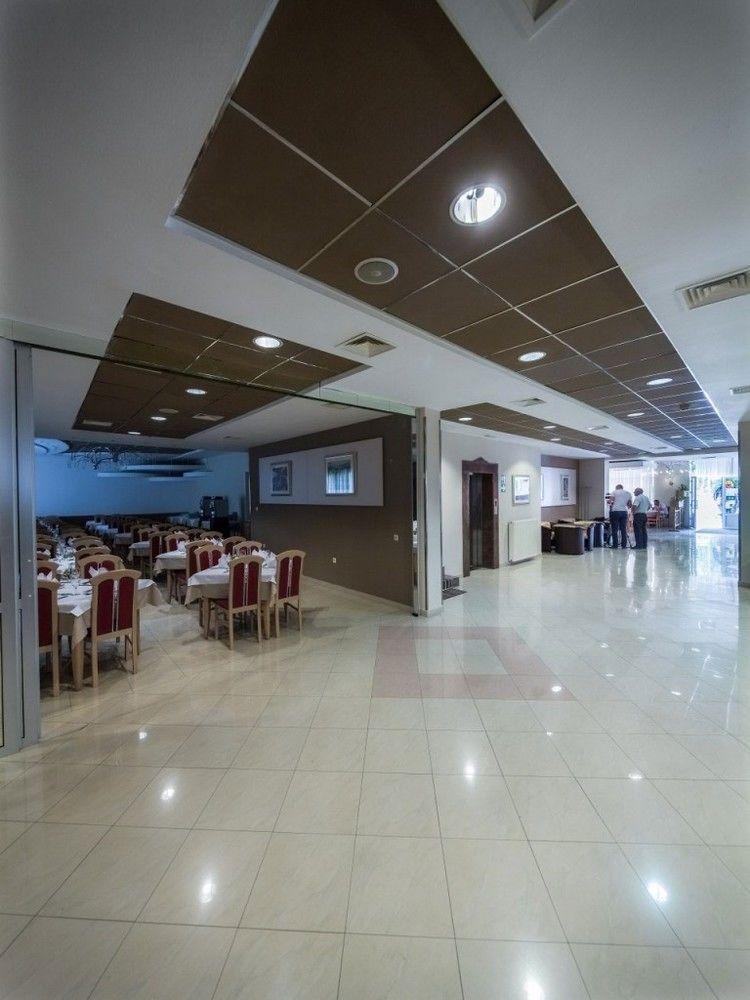 Hotel Macola Korenica Ngoại thất bức ảnh