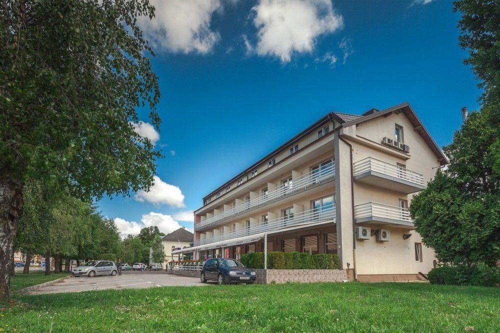 Hotel Macola Korenica Ngoại thất bức ảnh