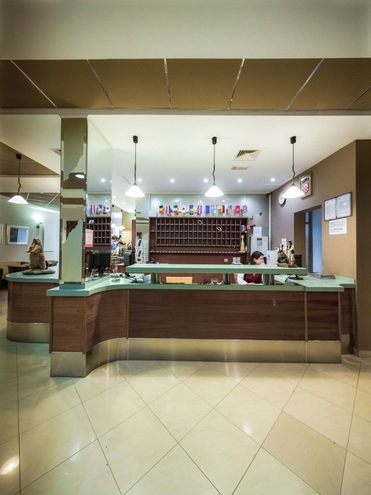 Hotel Macola Korenica Ngoại thất bức ảnh