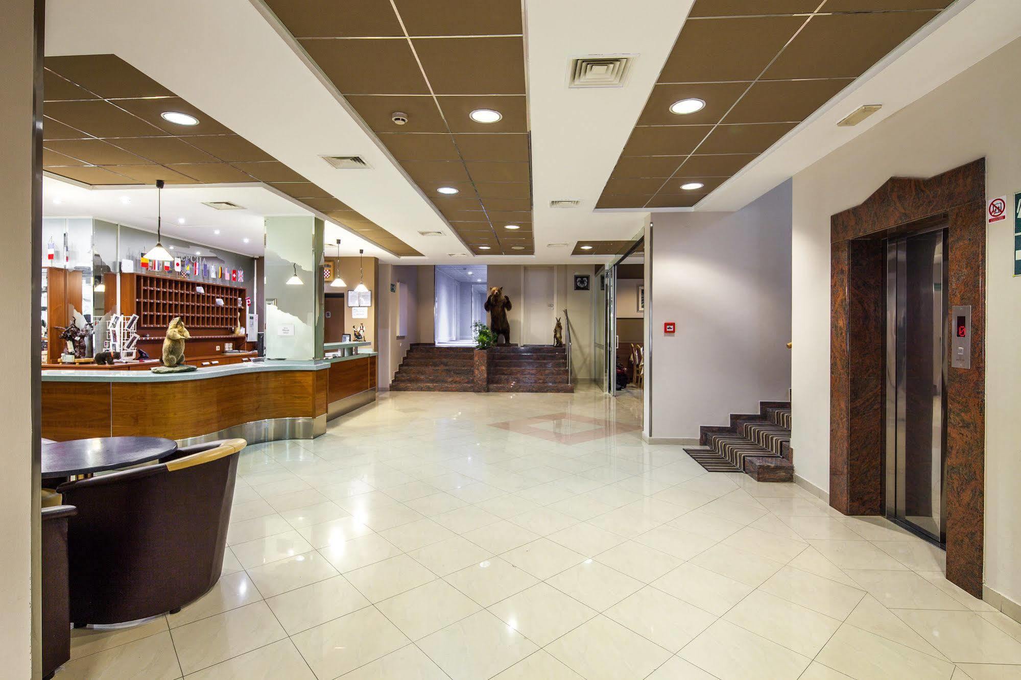 Hotel Macola Korenica Ngoại thất bức ảnh